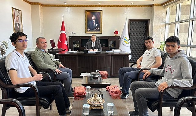 Kaymakam Memiş, bilgi yarışmasında dereceye giren öğrencileri ödüllendirdi