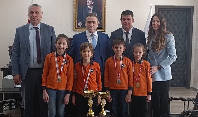 Kaymakam Memiş, tenis şampiyonlarını ödüllendirdi