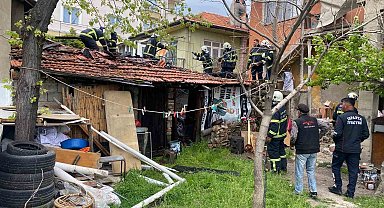 Kaynak makinesinden çıkan kıvılcım odunluğu yaktı