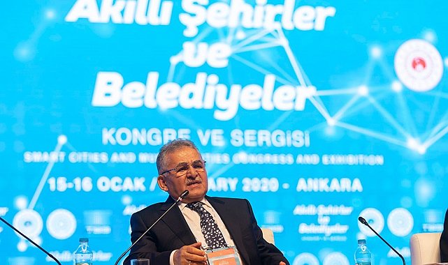 Kayseri Büyükşehir'in 134 Akıllı Şehir Projesi'ne bakanlıktan 'başarılı örnek' övgüsü