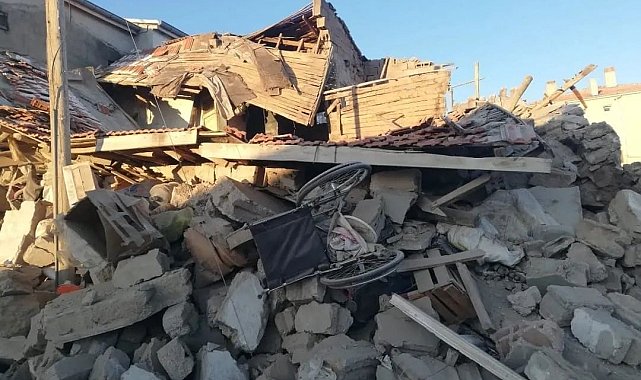 Kayseri'de ev ve ahır çöktü, 37 hayvan telef oldu