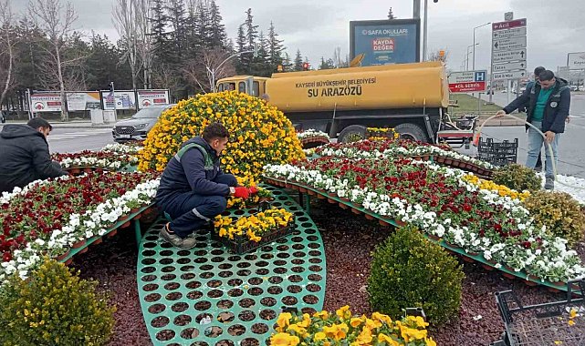Kayseri'yi bahar renklerine bürüyen peyzaj çalışmaları