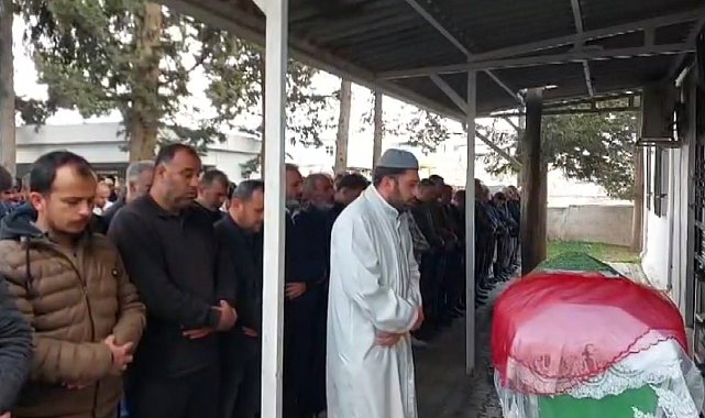 Kazada ölen Hatice'ye tabutunun üzerine konulan gelinlikle veda