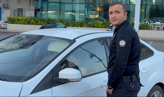 Kazaya karışan sürücü panik yaşadı, arabadan inmek istemedi