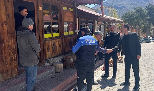 Kemaliye'de polis ekipleri vatandaşlar için sahada