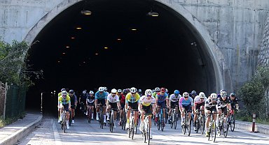 Kemer'de pedallar dostluk için döndü