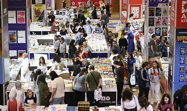 Kepez Kitap Fuarı'nın ikinci gününde yazarlar okurlarıyla buluştu