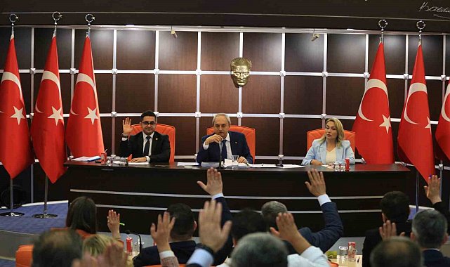 Kepez Meclisi'nden Edip Akbayram ve Volkan Konak'a vefa