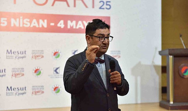 Kepez'de "Düşünen Makine Çağında İnsan Olmak" konuşuldu