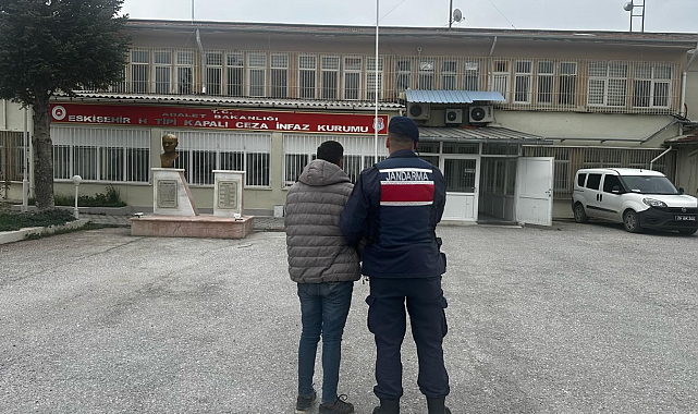 Kesinleşmiş 20 yıl hapis cezası bulunan şahıs hırsızlık yaparken suçüstü yakalandı