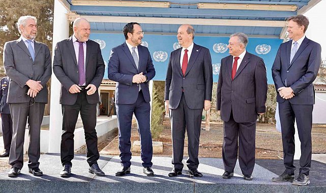 Kıbrıslı liderlerin ara bölgedeki görüşmesi başladı