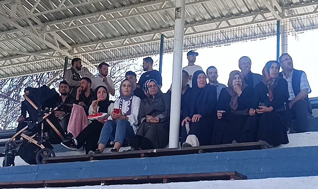 Kınıkspor maçında tribünleri dolduran kadınlara teşekkür