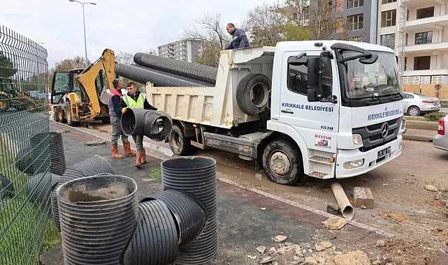 Kırıkkale Belediyesi su birikintilerin yaşandığı yollarda çalışma başlattı