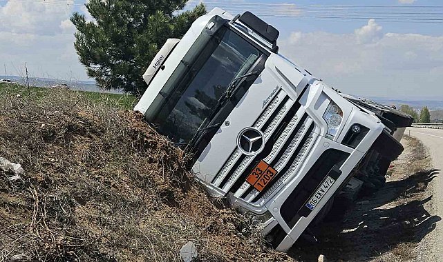 Kırıkkale'de akaryakıt yüklü tanker şarampole devrildi