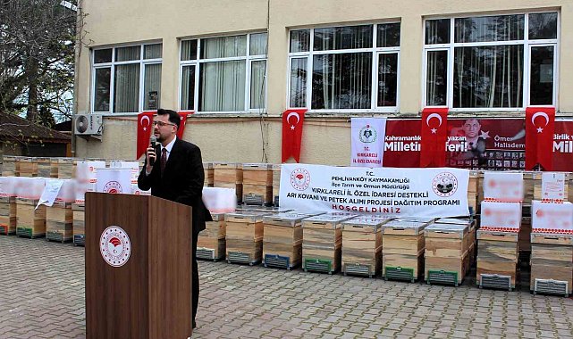 Kırklareli'nde arıcılara kovan ve petek dağıtıldı