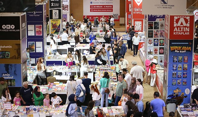 Kitap tutkunları Kepez Kitap Fuarı'na akın etti