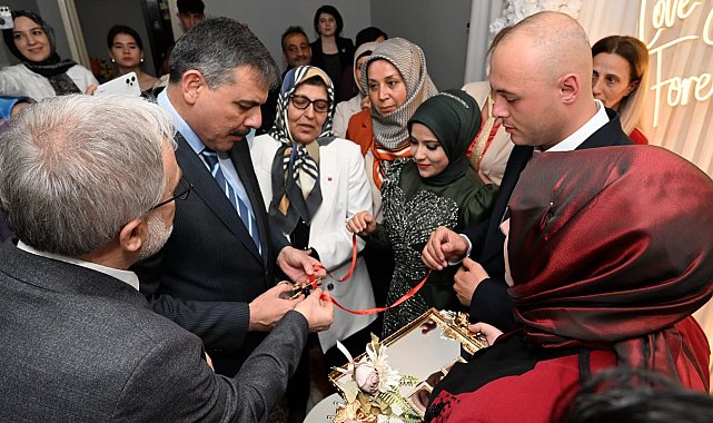 Kız istemeye Vali'de katıldı