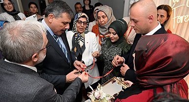 Kız istemeye Vali'de katıldı