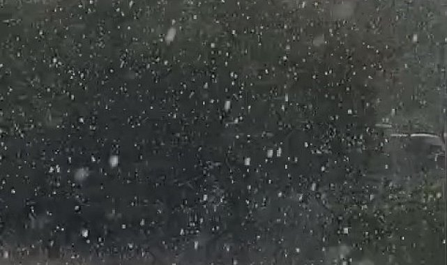 Kocaeli'de aniden bastıran dolu sürücülere zor anlar yaşattı