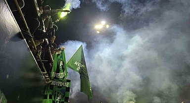 Kocaeli'de binlerce kişi şampiyonluğu hep birlikte kutladı