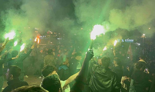 Kocaelispor taraftarı sokaklara döküldü