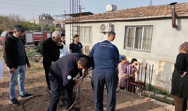 Koluna inşaat demiri saplanan çocuğa itfaiye ekiplerinden kritik müdahale