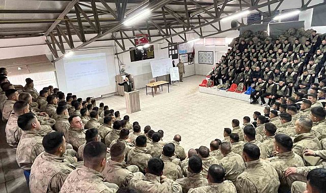 Komandolara yangınla mücadele eğitimi verildi