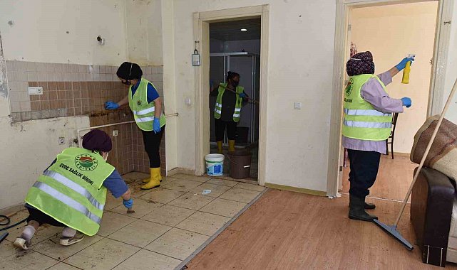 Komşuları yardım istedi tekerlekli sandalyedeki adamın yardımına Kepez Belediyesi koştu