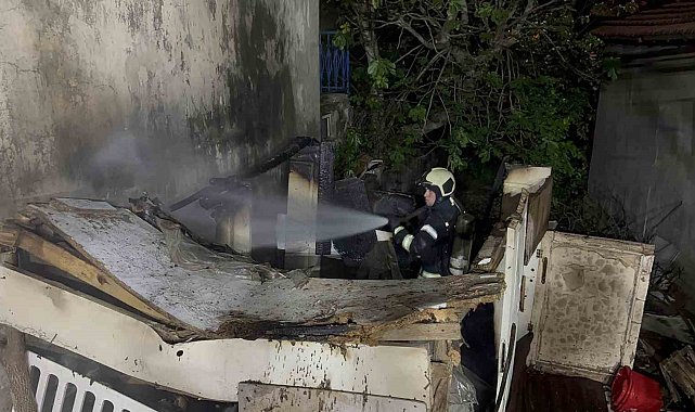 Kömürlükte çıkan yangın itfaiyeyi harekete geçirdi