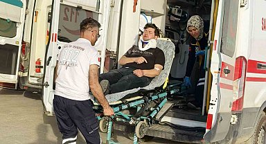 Kontrolden çıkan motosiklet önündeki otomobile çarptı