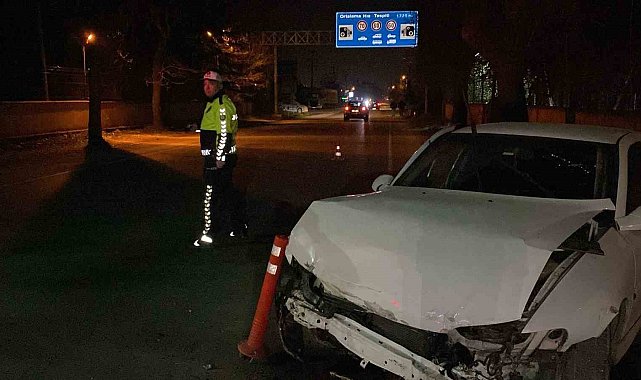 Kontrolden çıkan otomobil beton duvara çarptı: 1 yaralı