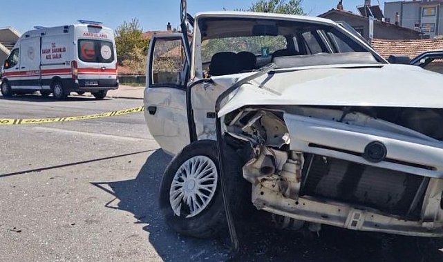 Konya'da hasta taşıyan ambulans ile otomobil çarpıştı: 2 yaralı