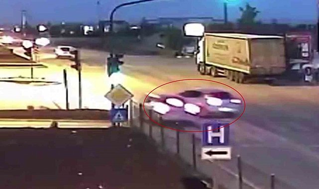 Konya'da otomobillerin çarpışma anı kamerada