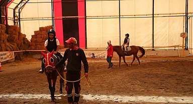 Koruma ve bakım altında bulunan çocuklar, 23 Nisan coşkusunu Diyarbakır Hipodromu'nda yaşadı