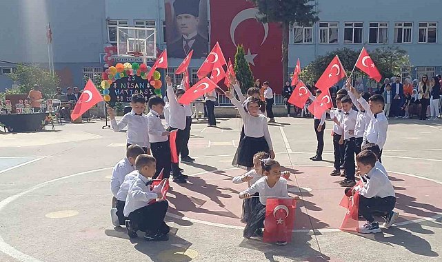 Köşklü öğrencilerin gösterileri ayakta alkışlandı