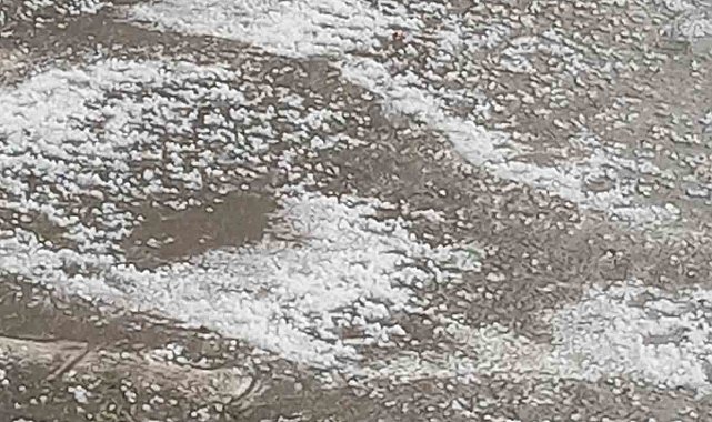 Kovancılar'da dolu etkili oldu