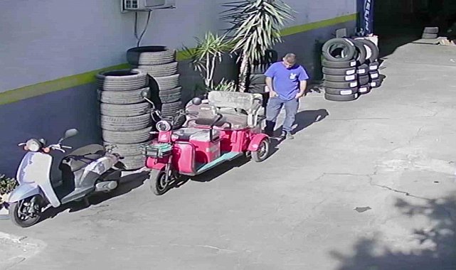 Kovulduğu iş yerinden tamire gelen elektrikli bisikleti çaldı: O anlar kamerada