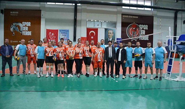 Köyceğiz'de maarifin yöneticileri voleybol sporunda buluştu