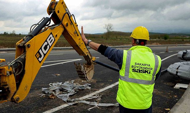 Kozluk Caddesi'nde üstyapının yanı sıra altyapı çalışmaları da devam ediyor
