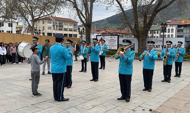 Küçük Eymen'den 23 Nisan'da gururlandıran performans