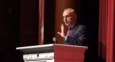 Küçükçekmece Belediye Başkanı program sırasında depreme yakalandı