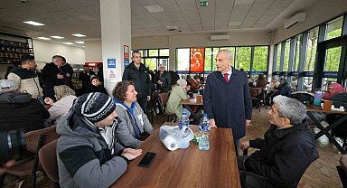 Küçükçekmece Belediyesi deprem sonrası vatandaşların yanında