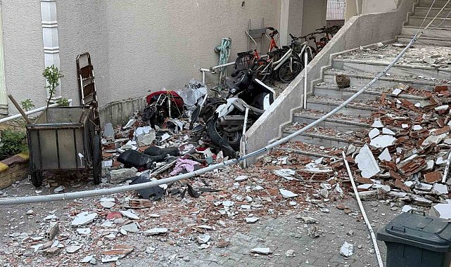 Kumburgaz'da bina duvarlarının yıkılma anı kamerada