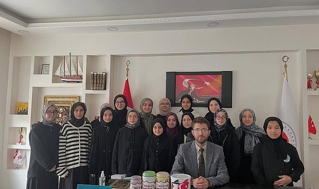 Kur'an kursu öğrencilerinden anlamlı bağış