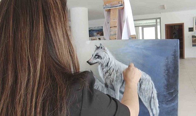Kurtlara adanmış bir fırça: Türkiye'nin tek kadın realist kurt ressamı