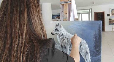 Kurtlara adanmış bir fırça: Türkiye'nin tek kadın realist kurt ressamı