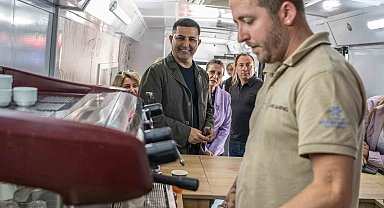 Kuşadalı gençler mobil barista otobüsüyle mesleki beceri kazandı
