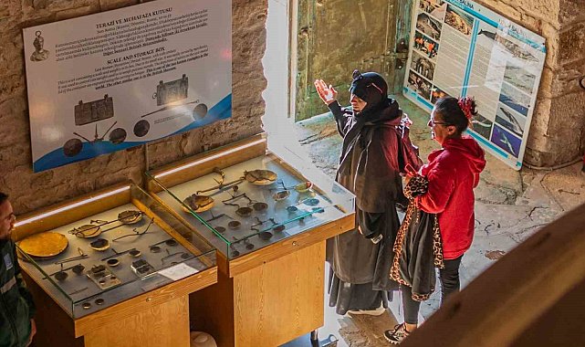 Kuşadası Deniz Ticaret Tarihi Müzesi vatandaşlardan yoğun ilgi görüyor