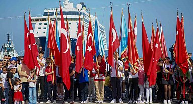 Kuşadası'nda 23 Nisan coşkuyla kutlandı