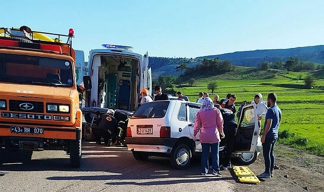 Kütahya Domaniç-Tavşanlı karayolunda trafik kazası: 3 yaralı